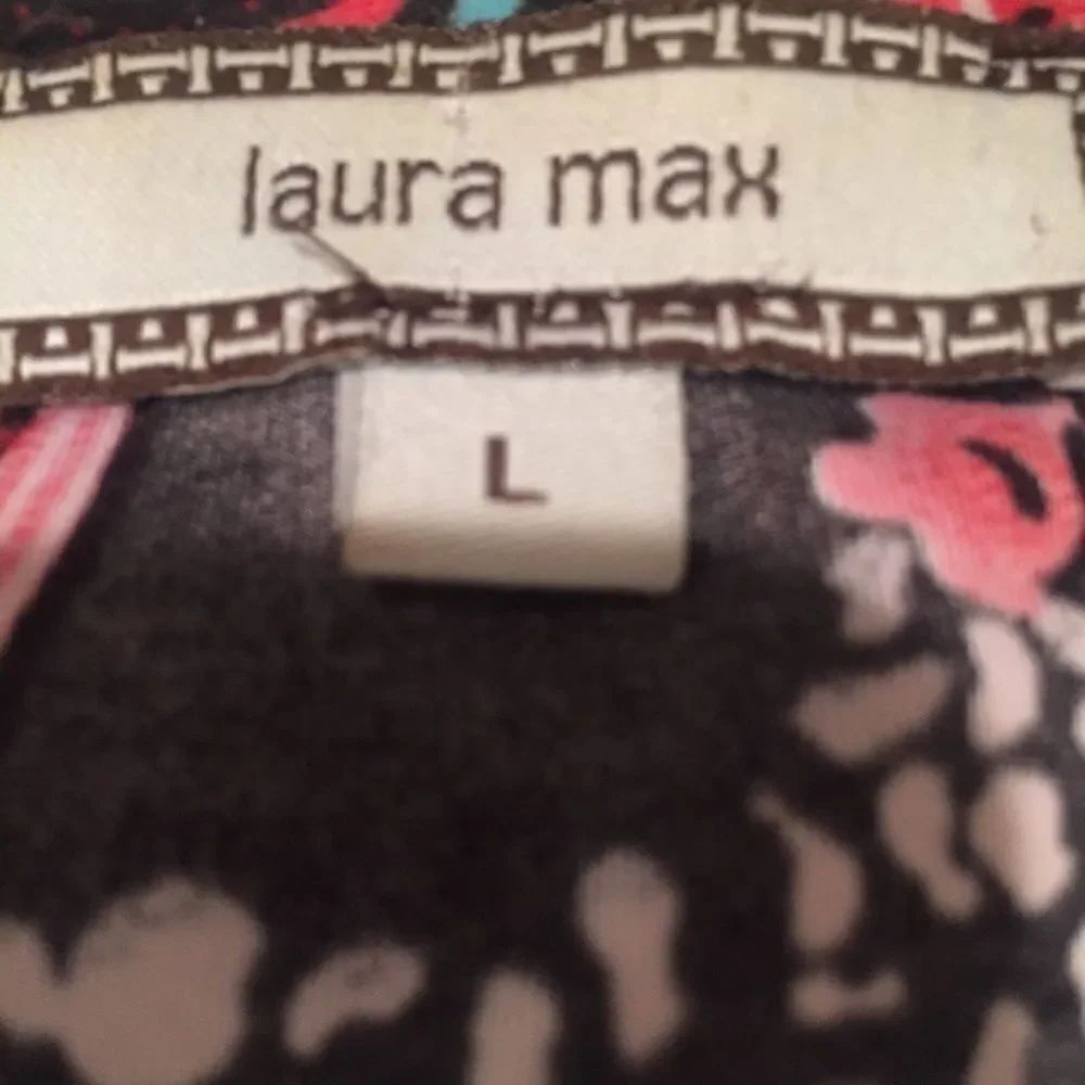 Laura Max Top - Picture 6 of 7